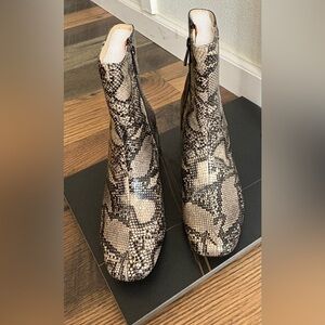 French Connection Snakeskin Ankle Booties Block Heel Size 7 NIB NEW